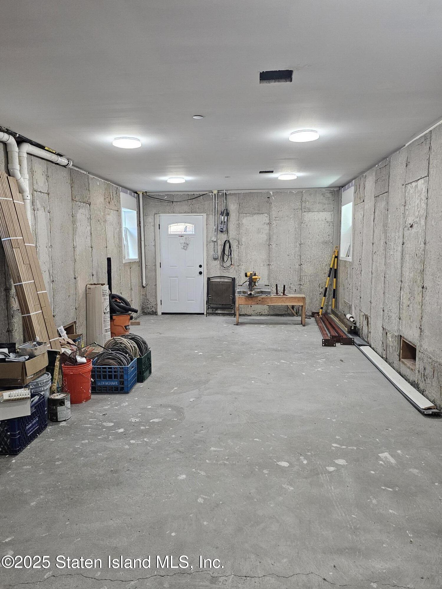 443 Manhattan Street