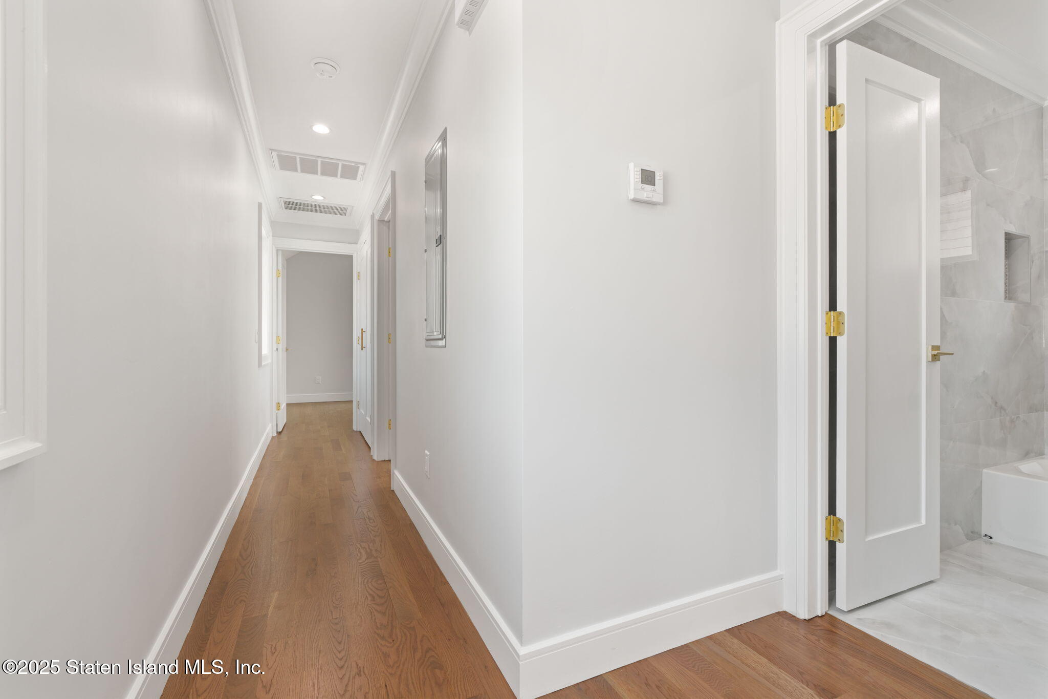 443 Manhattan Street