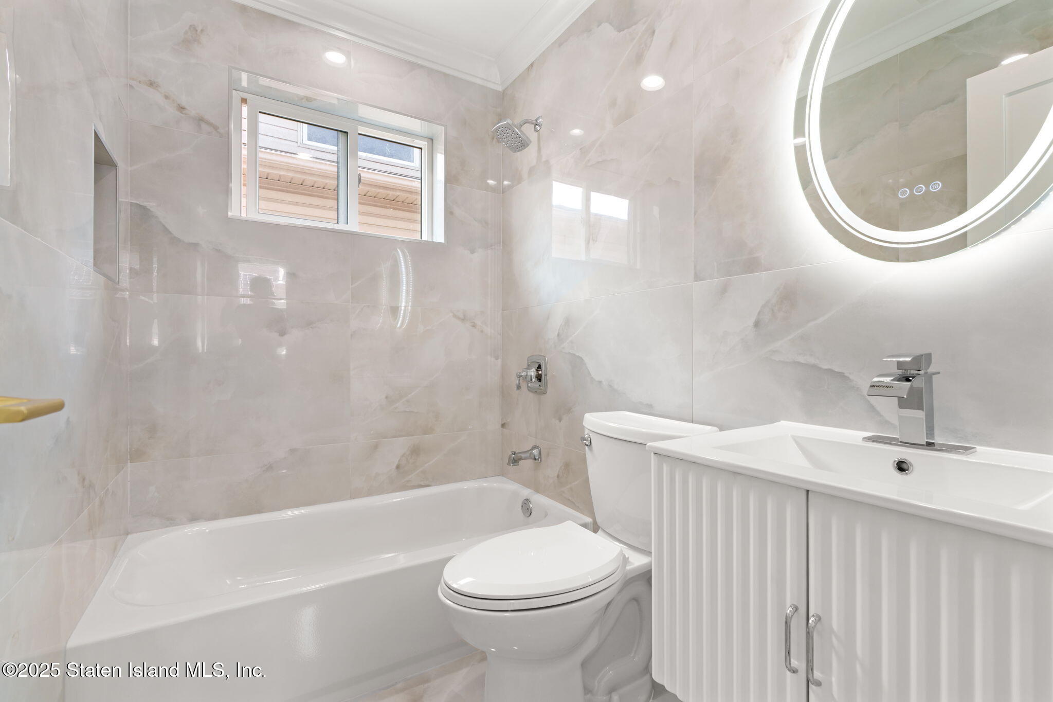 443 Manhattan Street