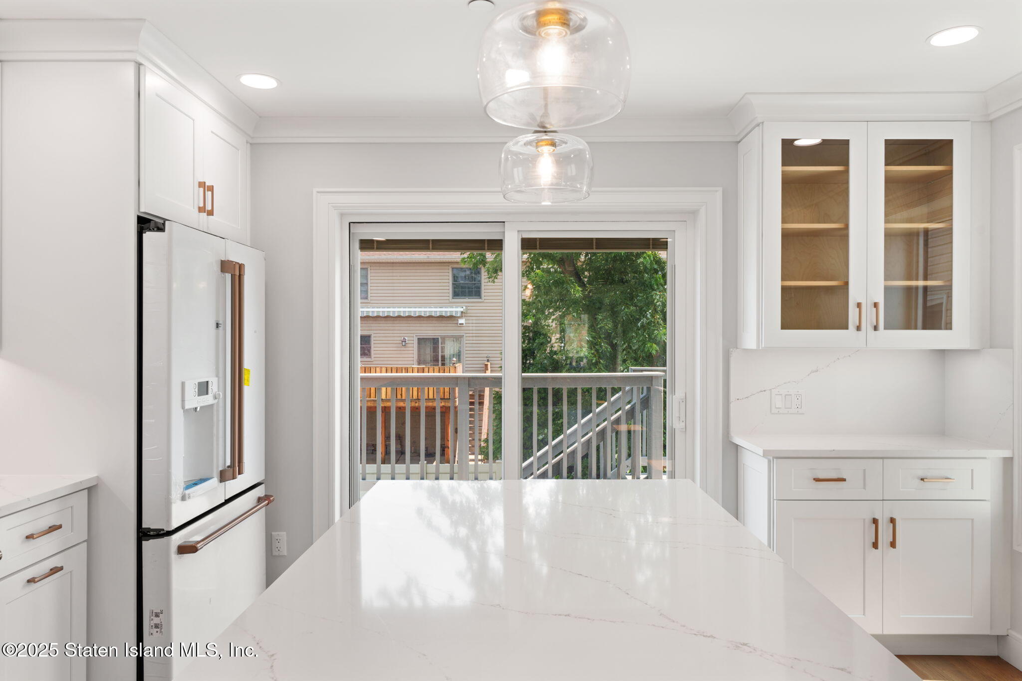 443 Manhattan Street