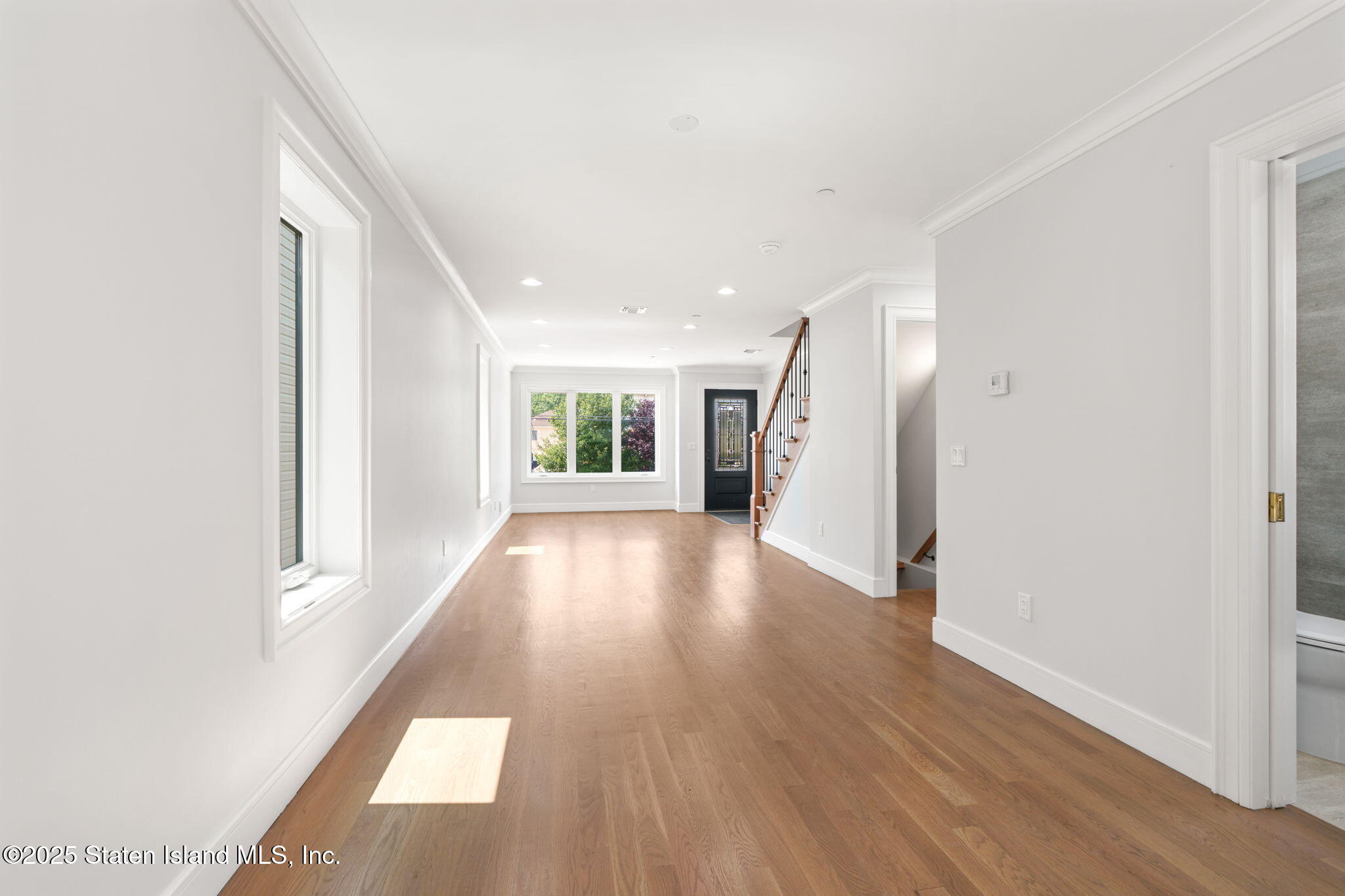 443 Manhattan Street