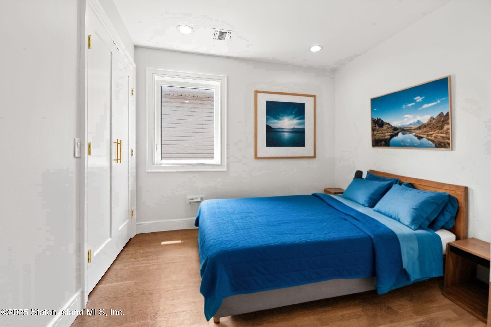 443 Manhattan Street