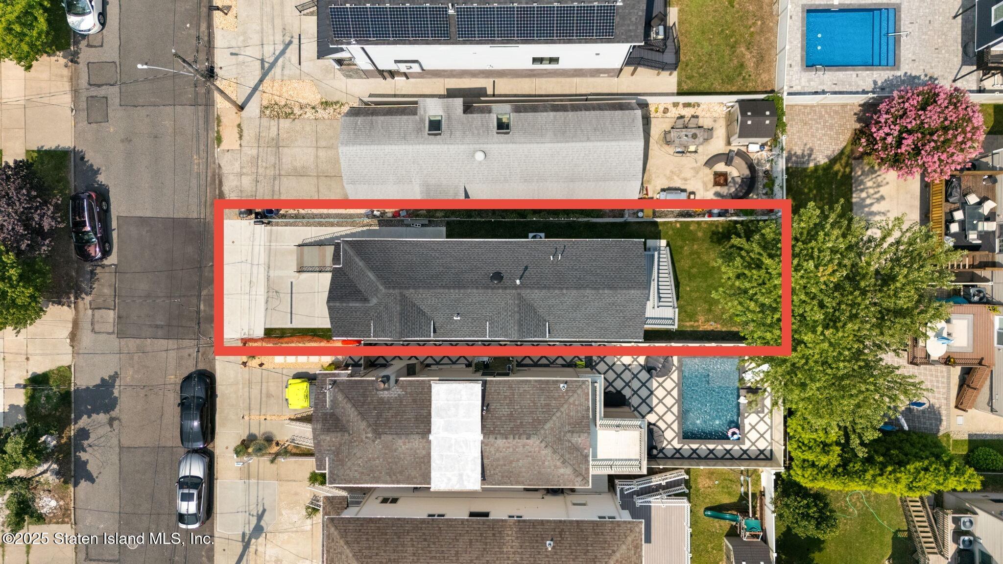 443 Manhattan Street