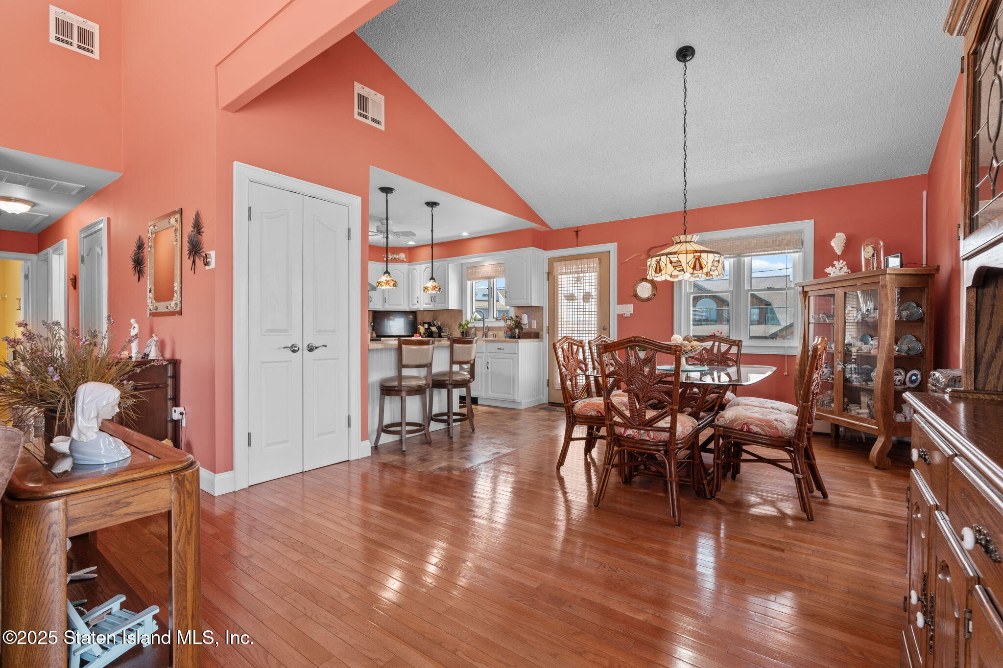 1011 Neosho Drive