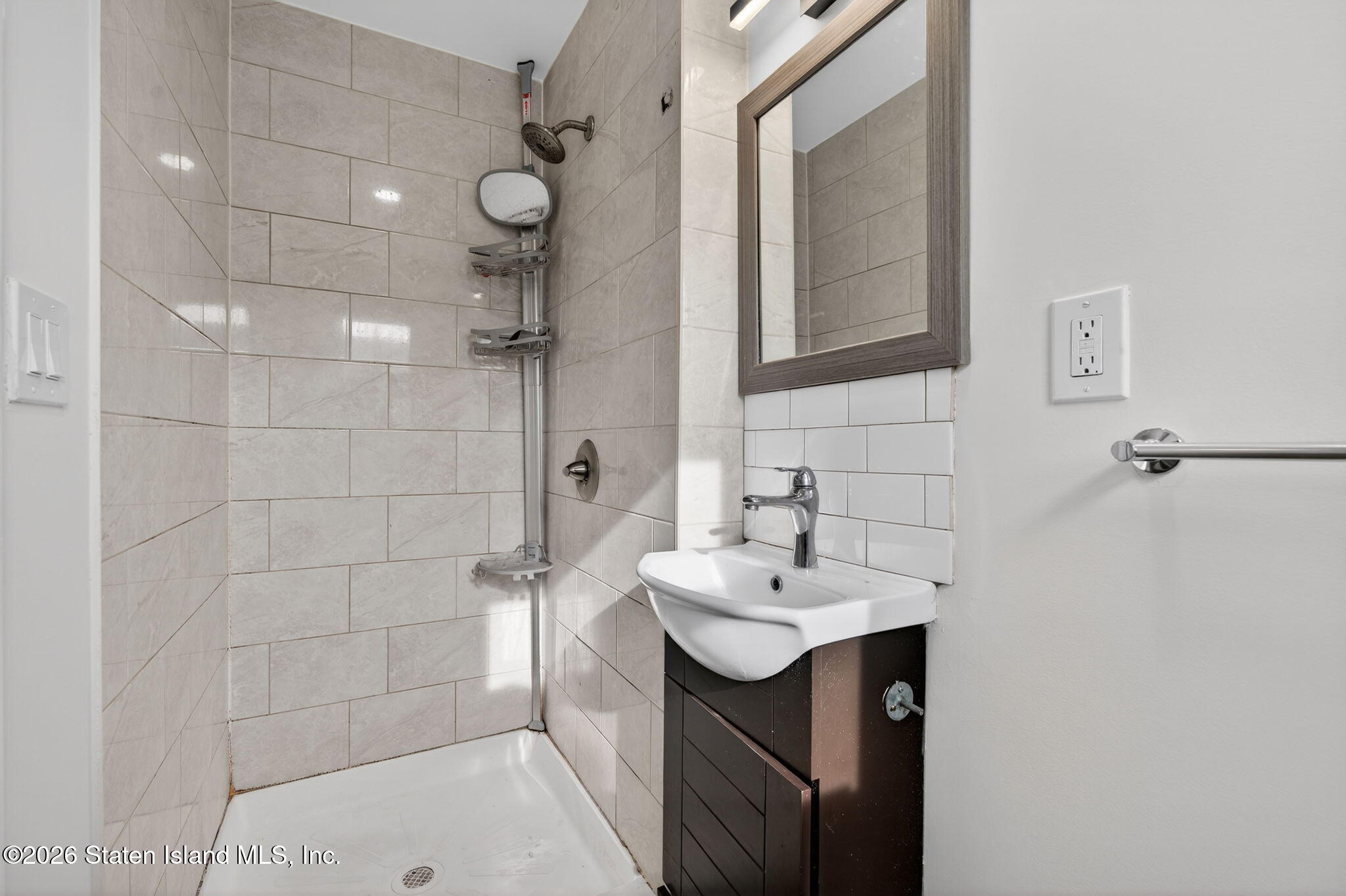 3542 Richmond Avenue