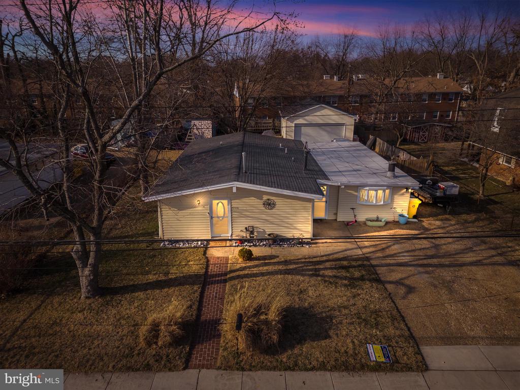302 Gloucester Dr