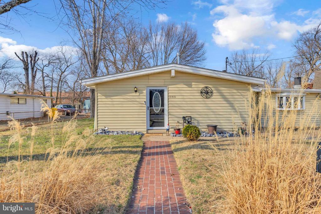 302 Gloucester Dr