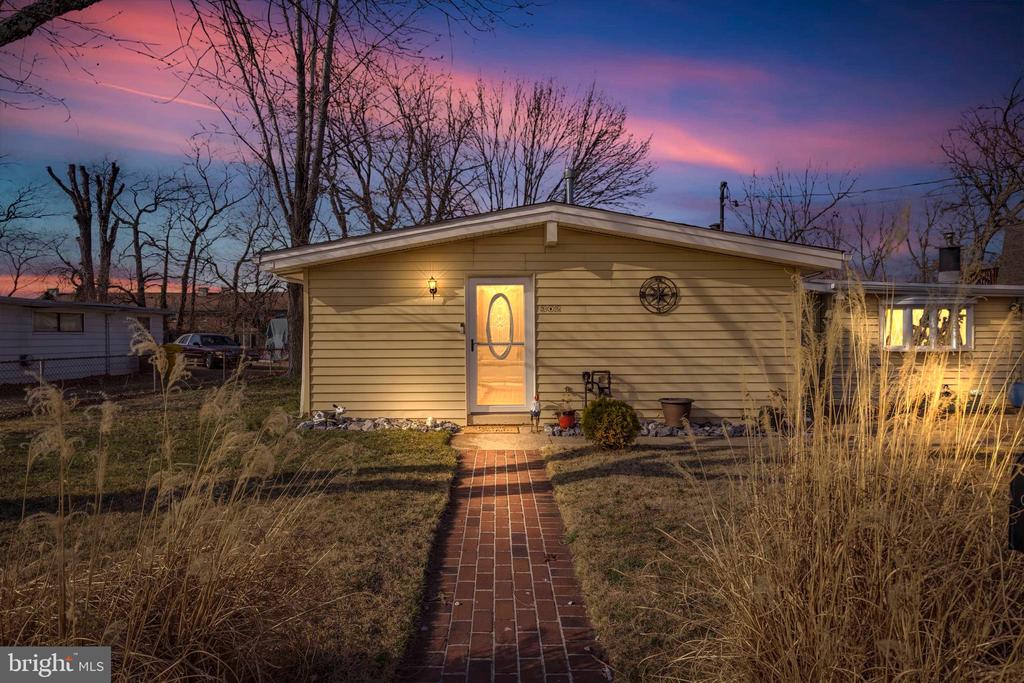 302 Gloucester Dr