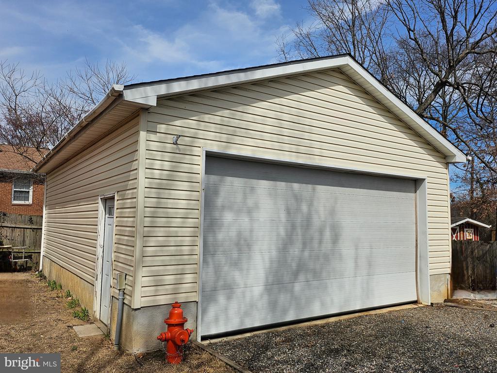 302 Gloucester Dr