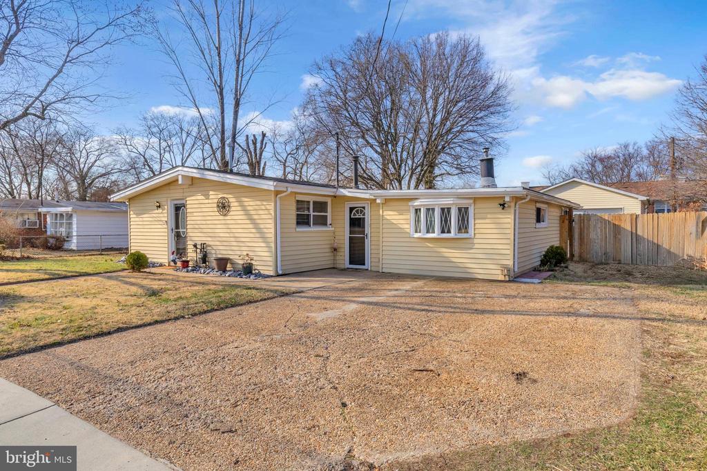 302 Gloucester Dr