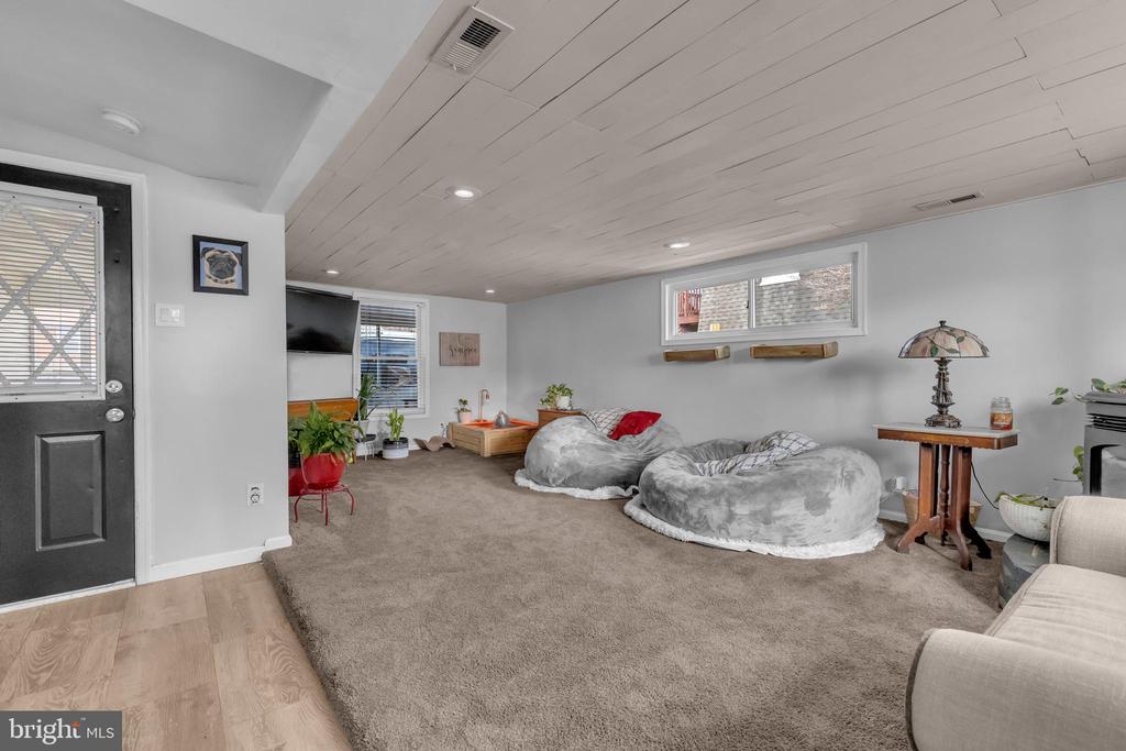 302 Gloucester Dr