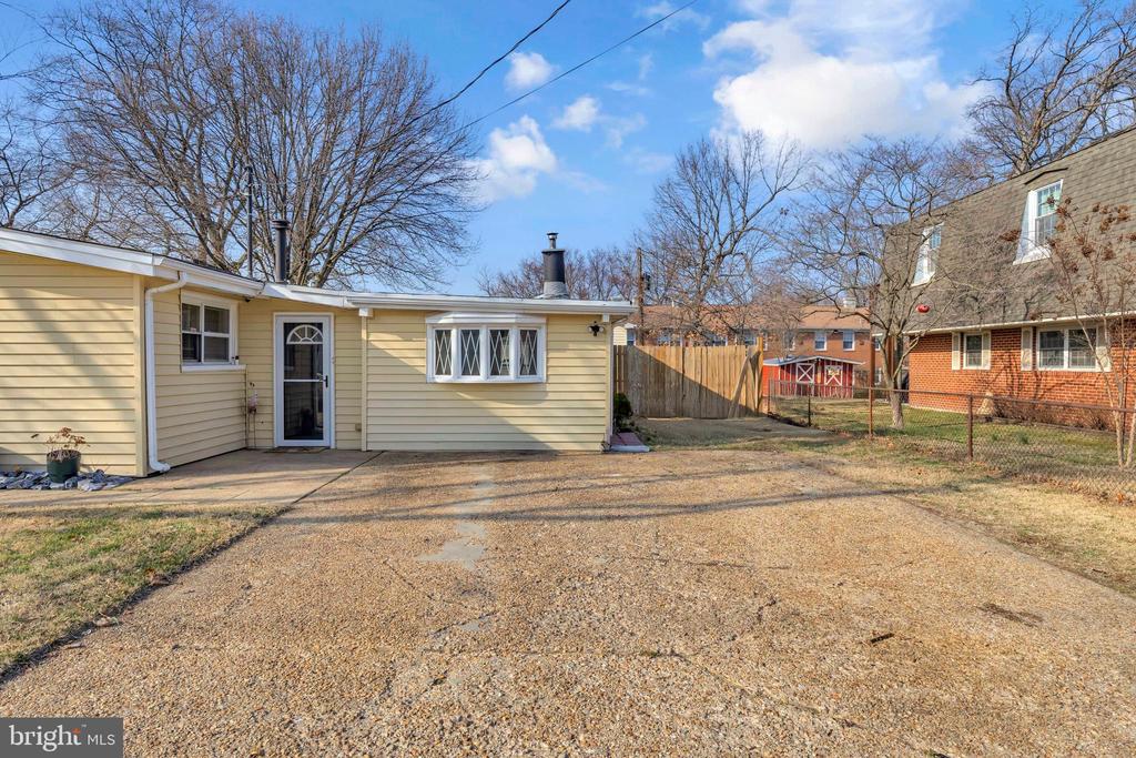 302 Gloucester Dr