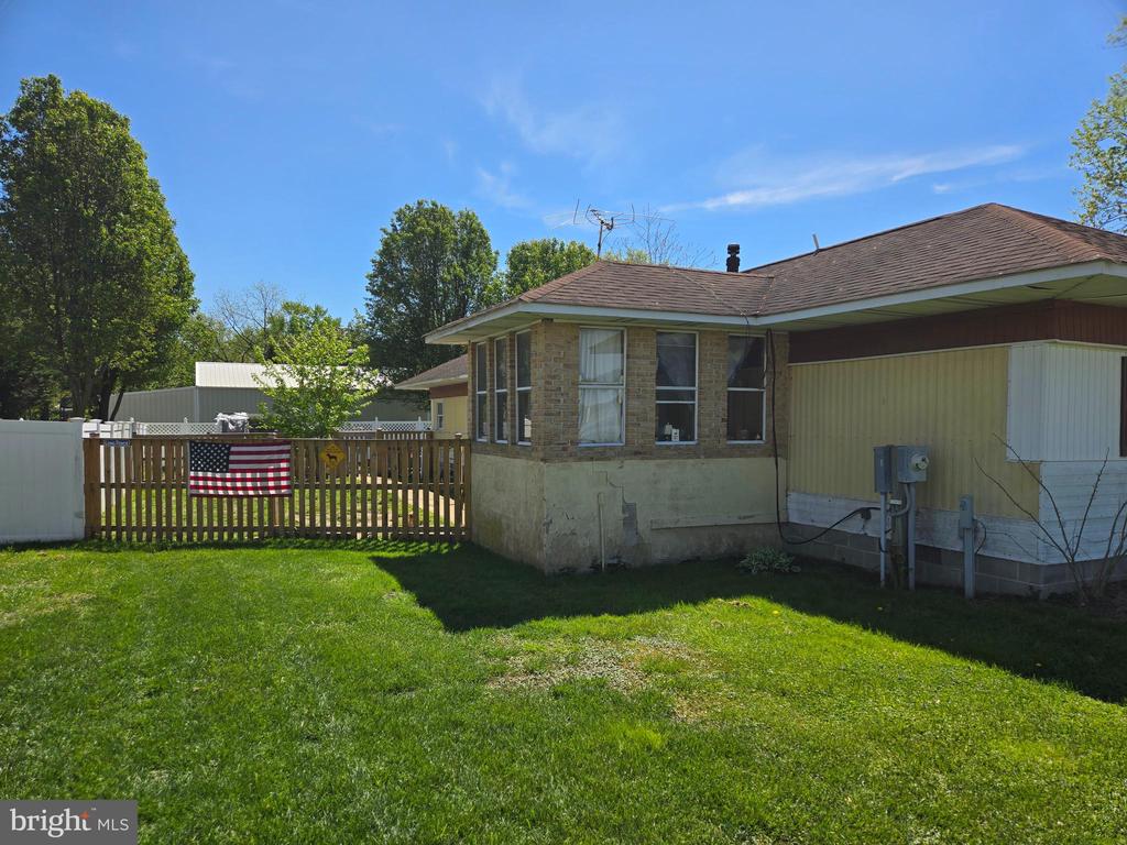 210 Maple Ave