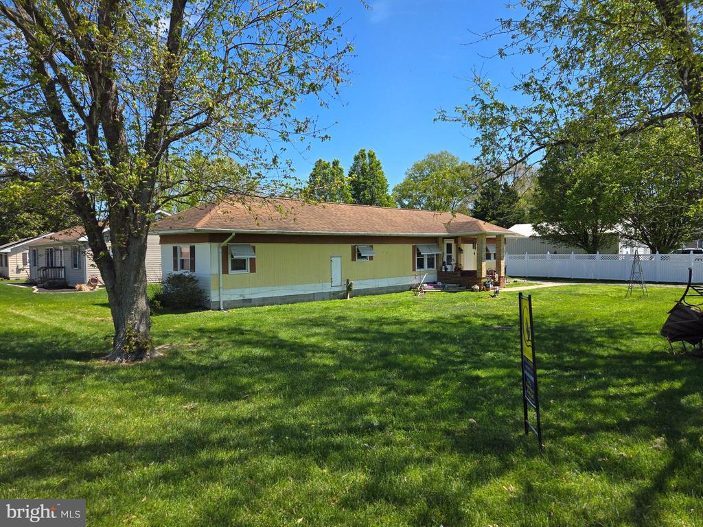 210 Maple Ave