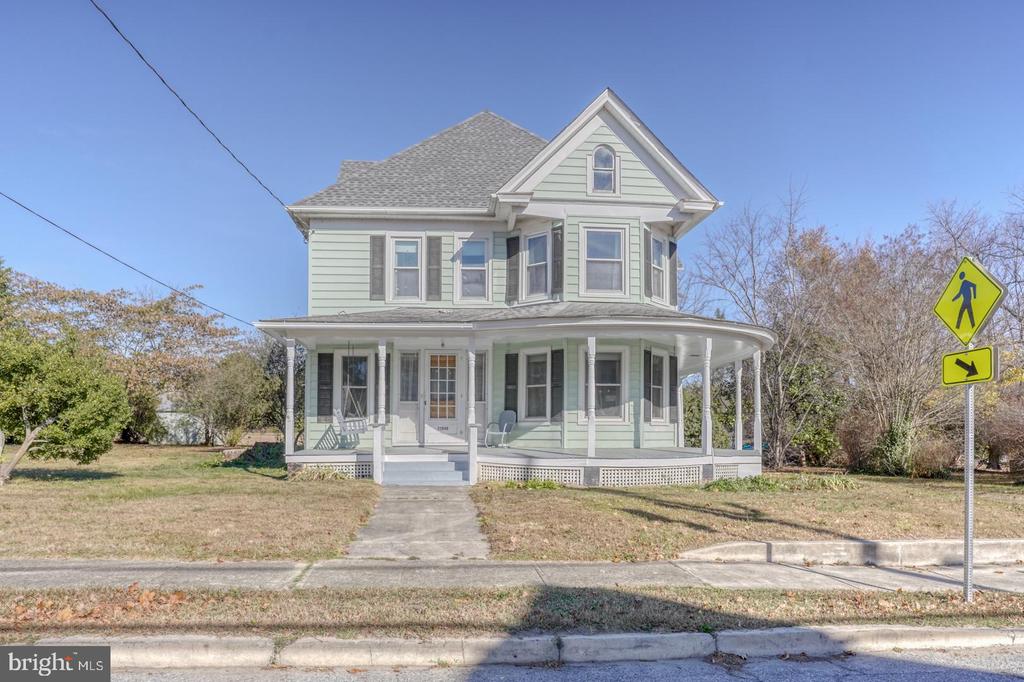 22040 Main St