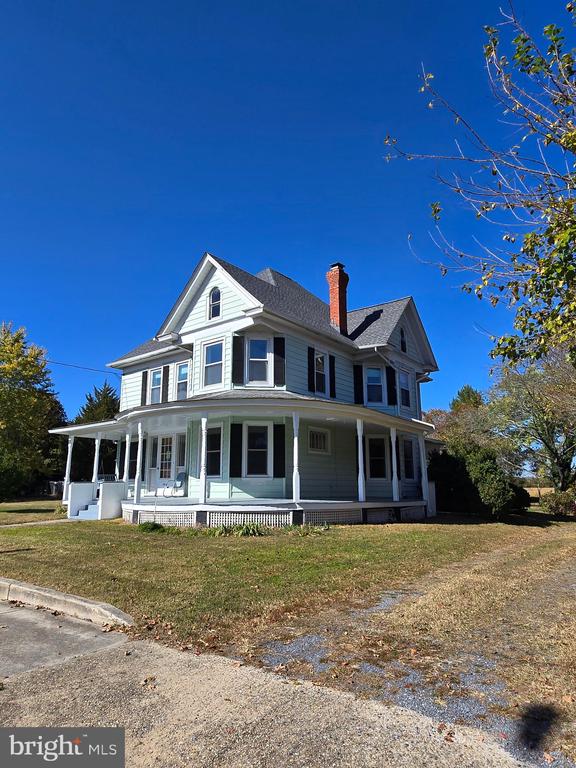 22040 Main St