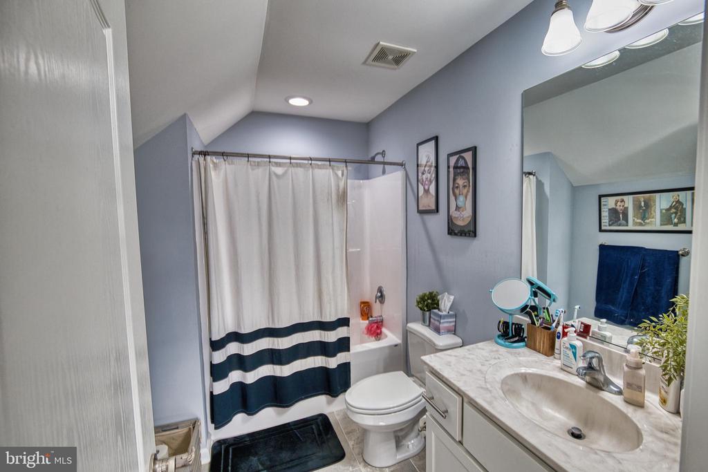 11490 Maplewood Dr