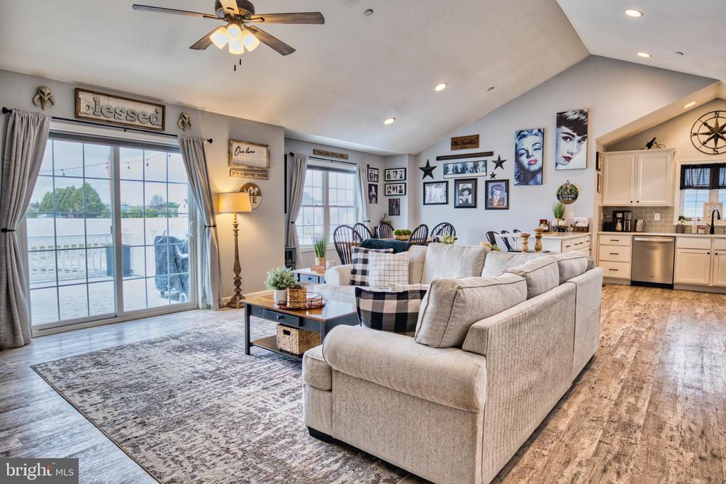 11490 Maplewood Dr