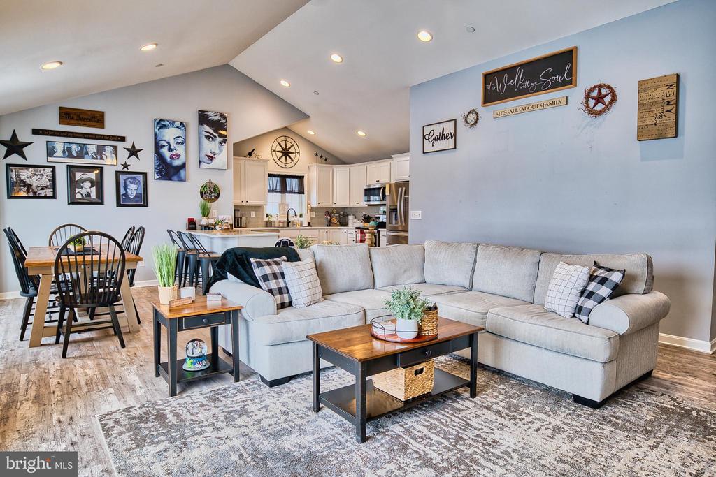 11490 Maplewood Dr