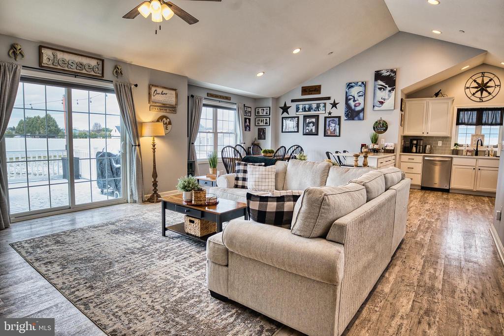 11490 Maplewood Dr