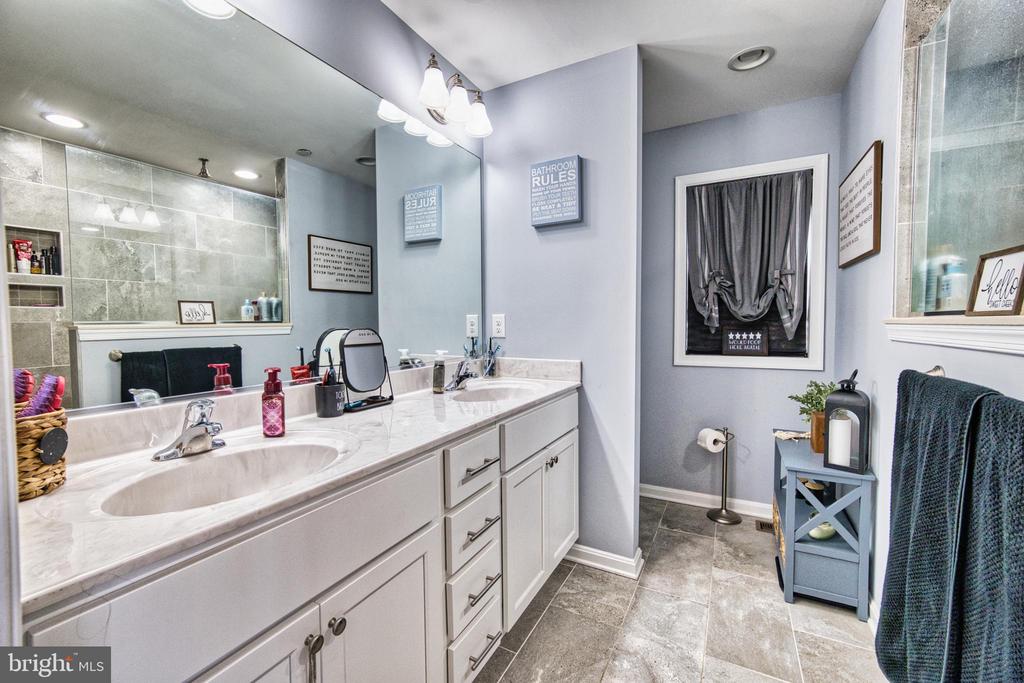 11490 Maplewood Dr