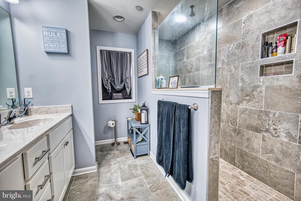 11490 Maplewood Dr