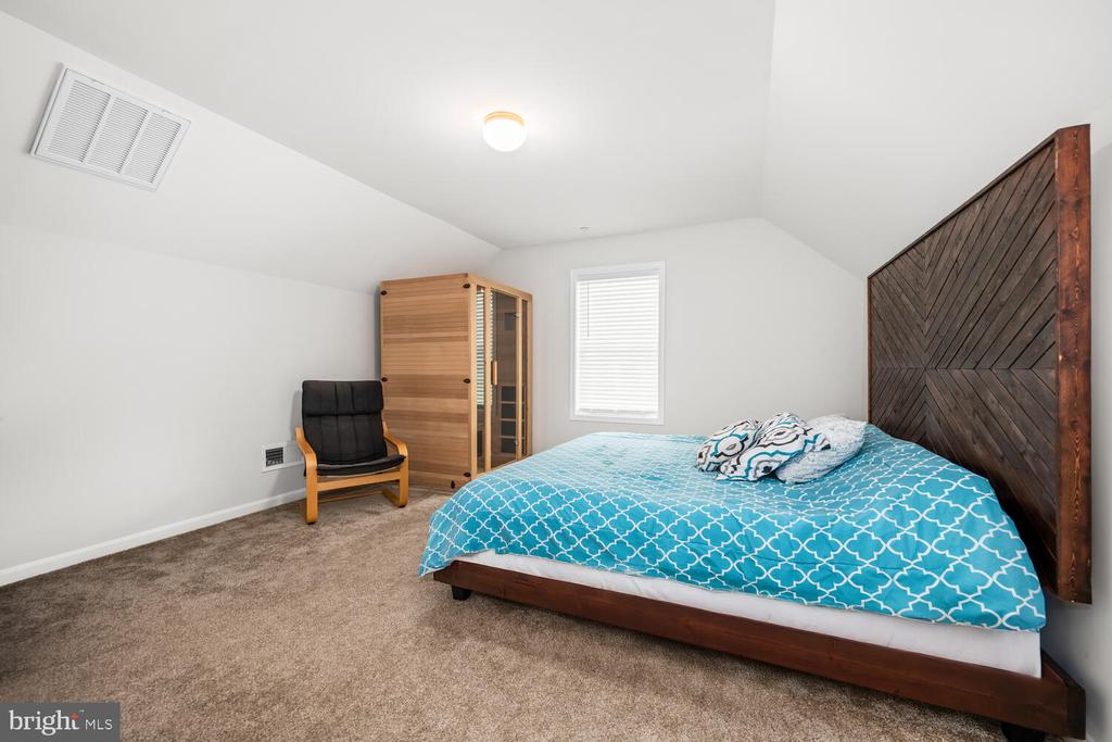 11575 Maplewood Dr