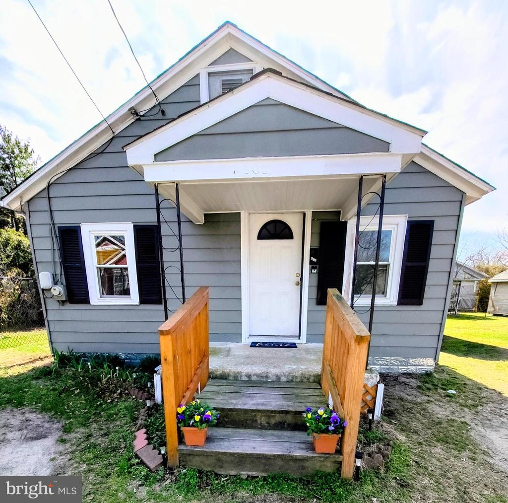 406 LINCOLN STREET