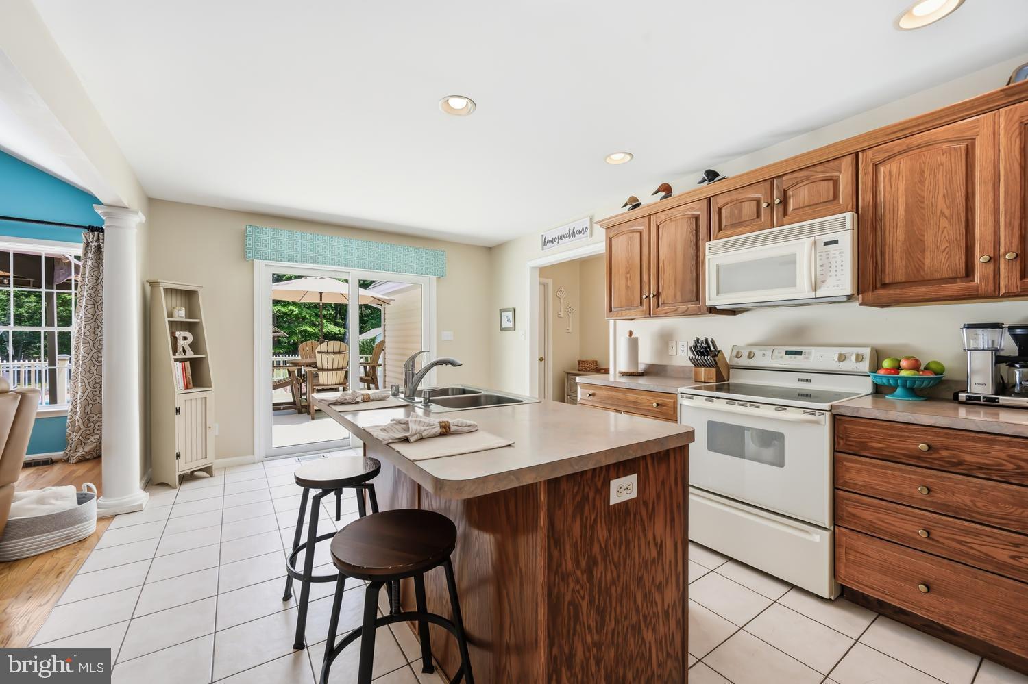 8047 LAUREL LANE