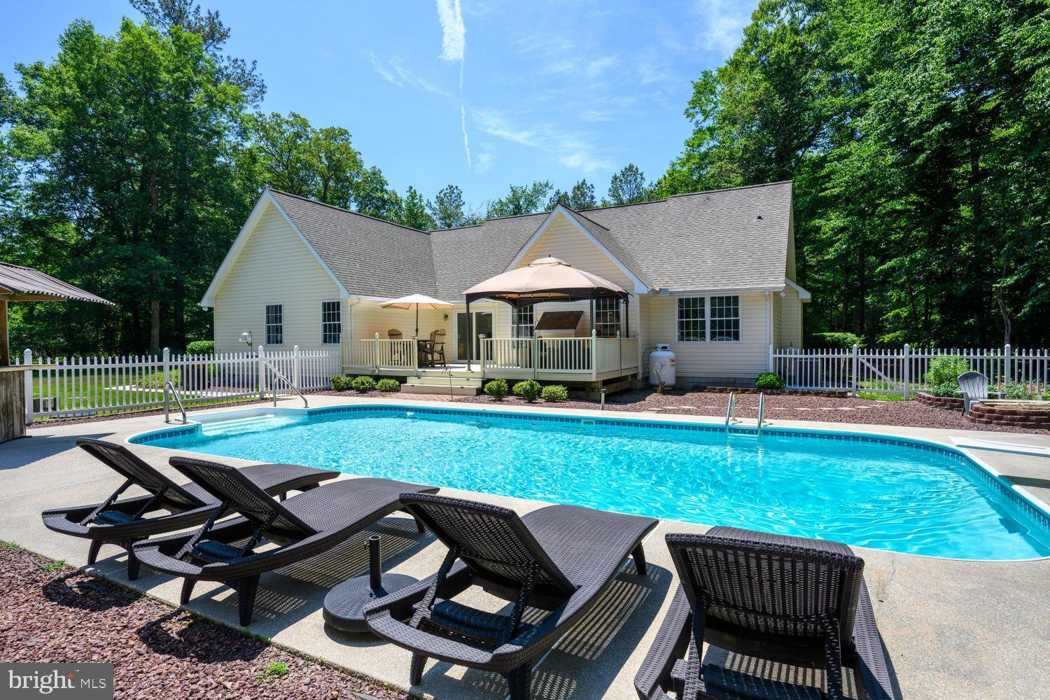 8047 LAUREL LANE