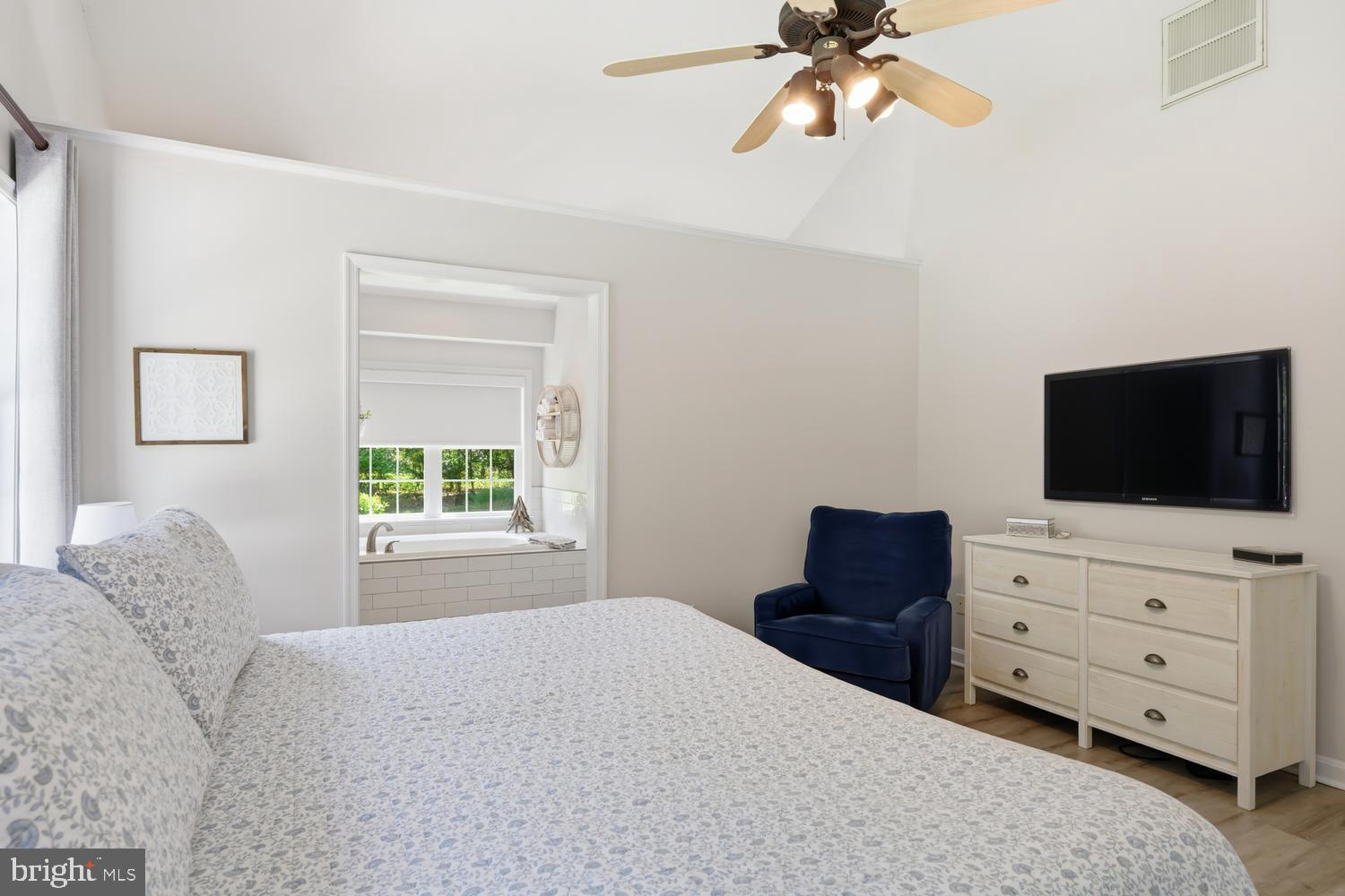 8047 LAUREL LANE