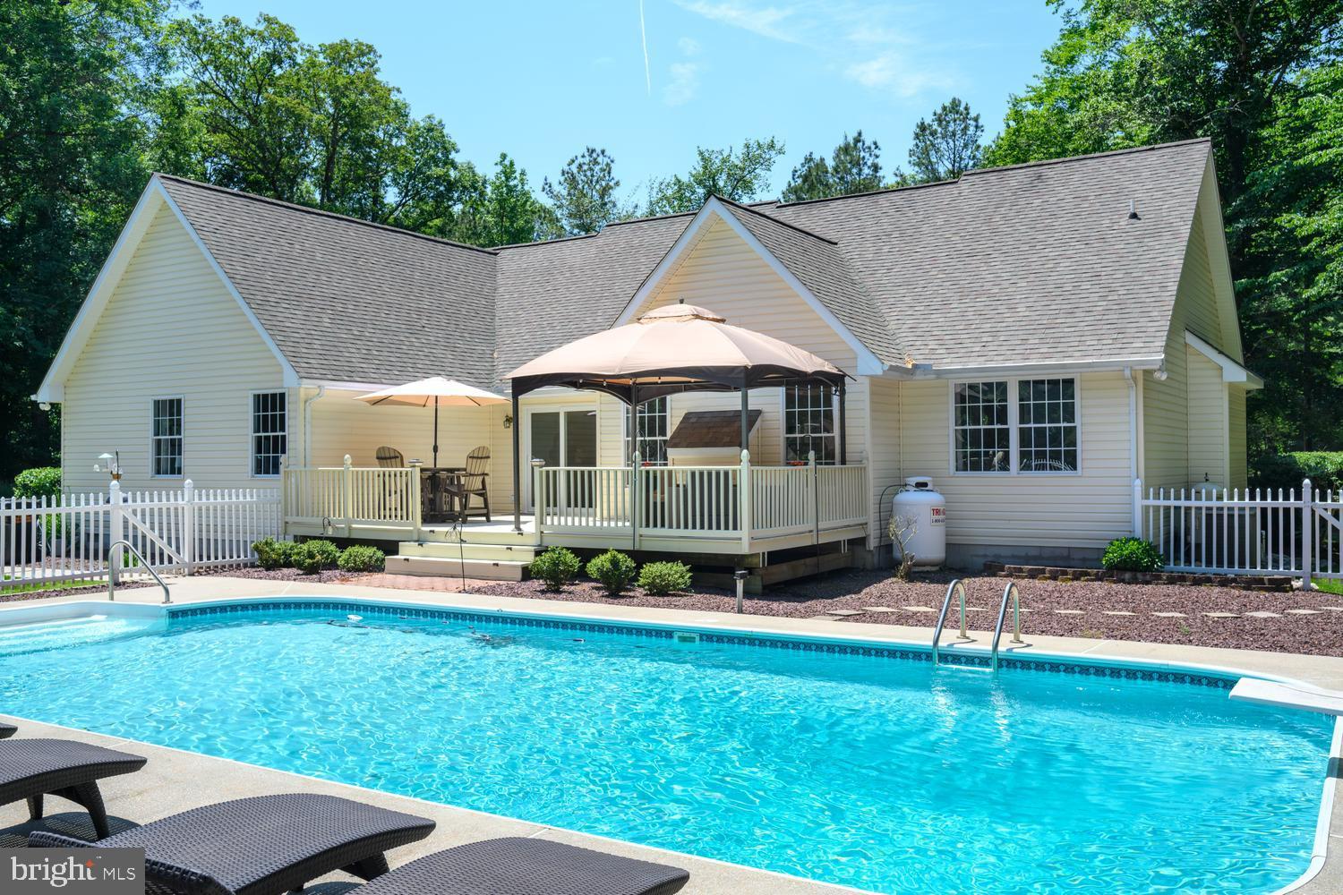 8047 LAUREL LANE