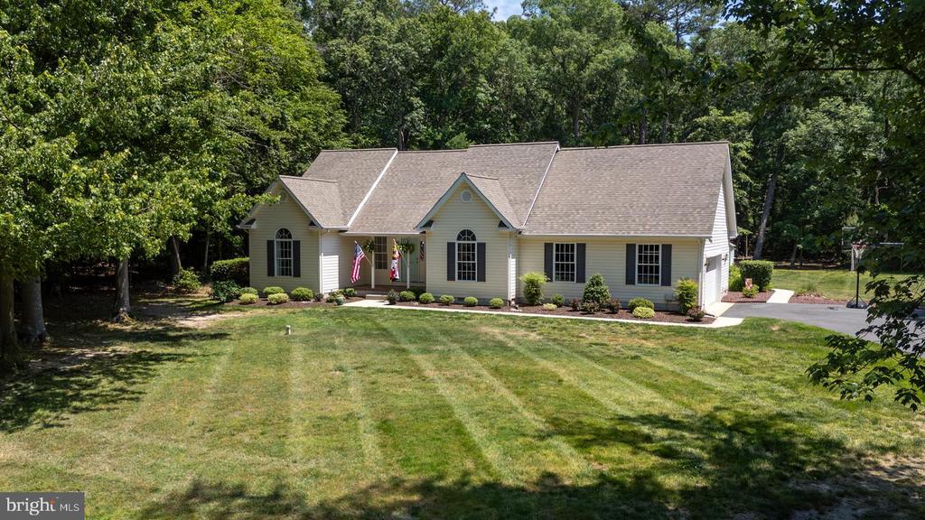 8047 LAUREL LANE