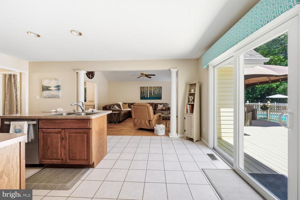 8047 LAUREL LANE