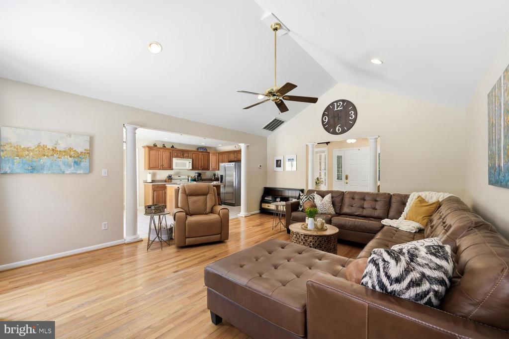 8047 LAUREL LANE