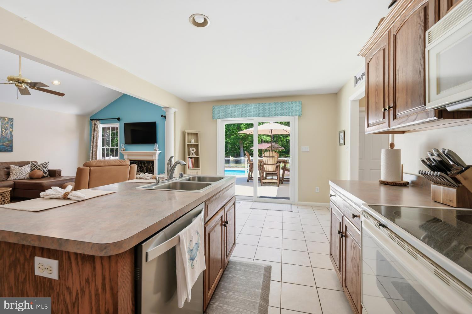 8047 LAUREL LANE