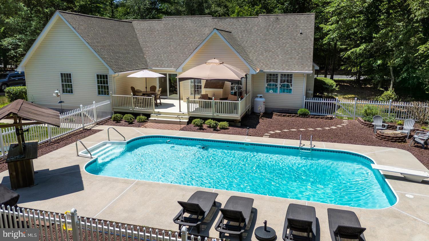 8047 LAUREL LANE