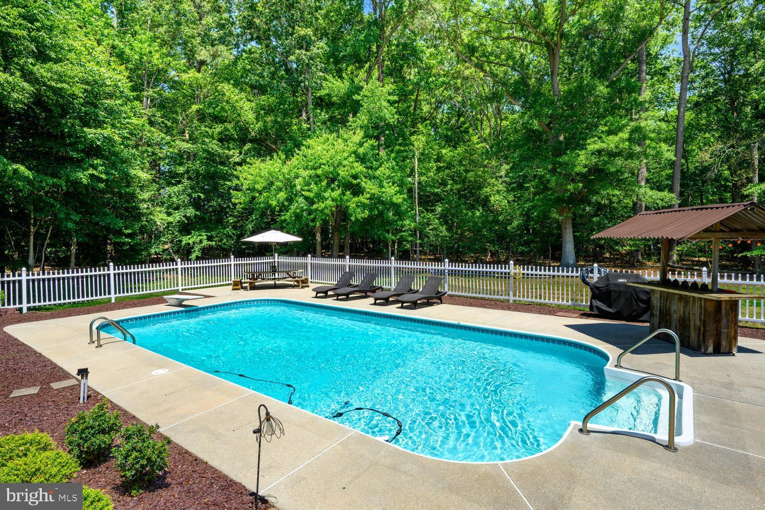 8047 LAUREL LANE