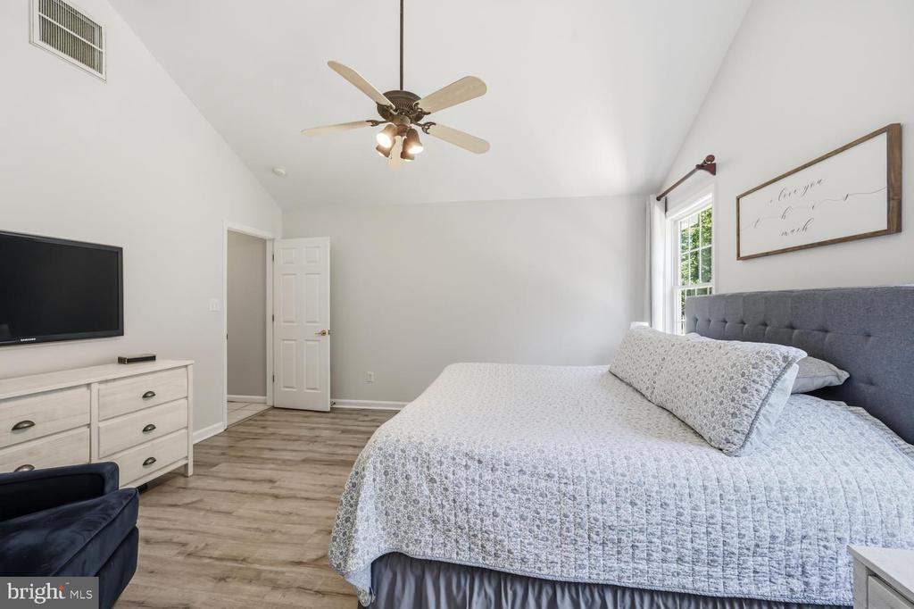 8047 LAUREL LANE