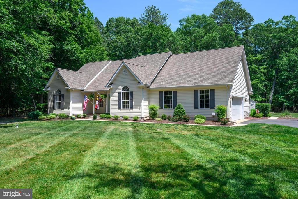 8047 LAUREL LANE