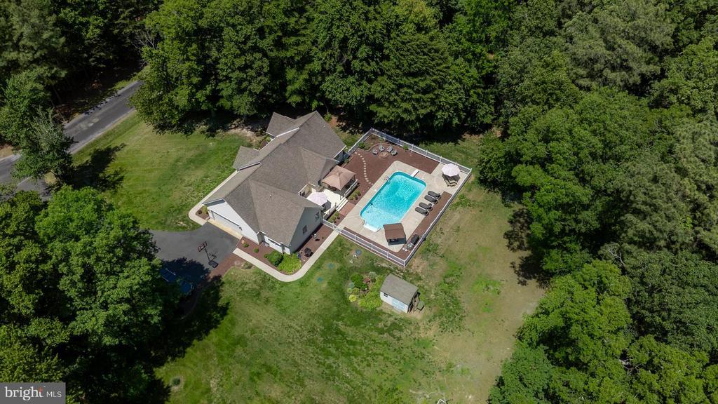 8047 LAUREL LANE