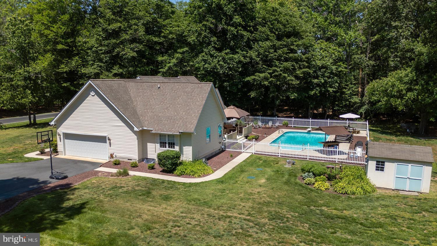 8047 LAUREL LANE
