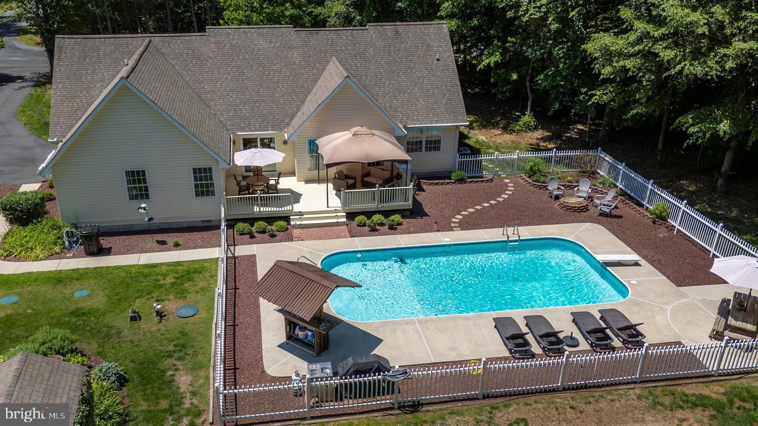8047 LAUREL LANE