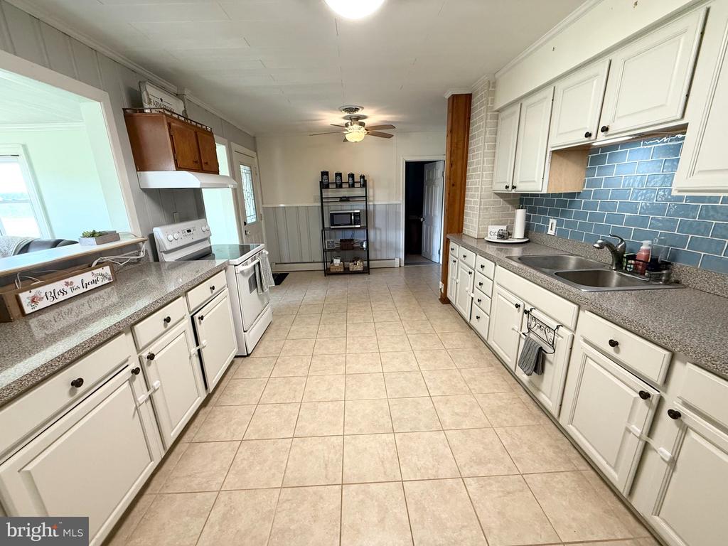 504 SUNSET BOULEVARD