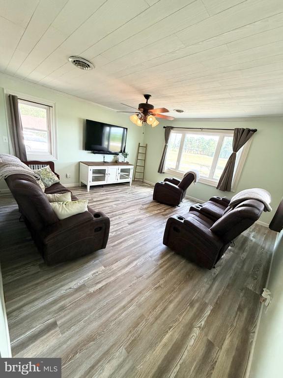 504 SUNSET BOULEVARD