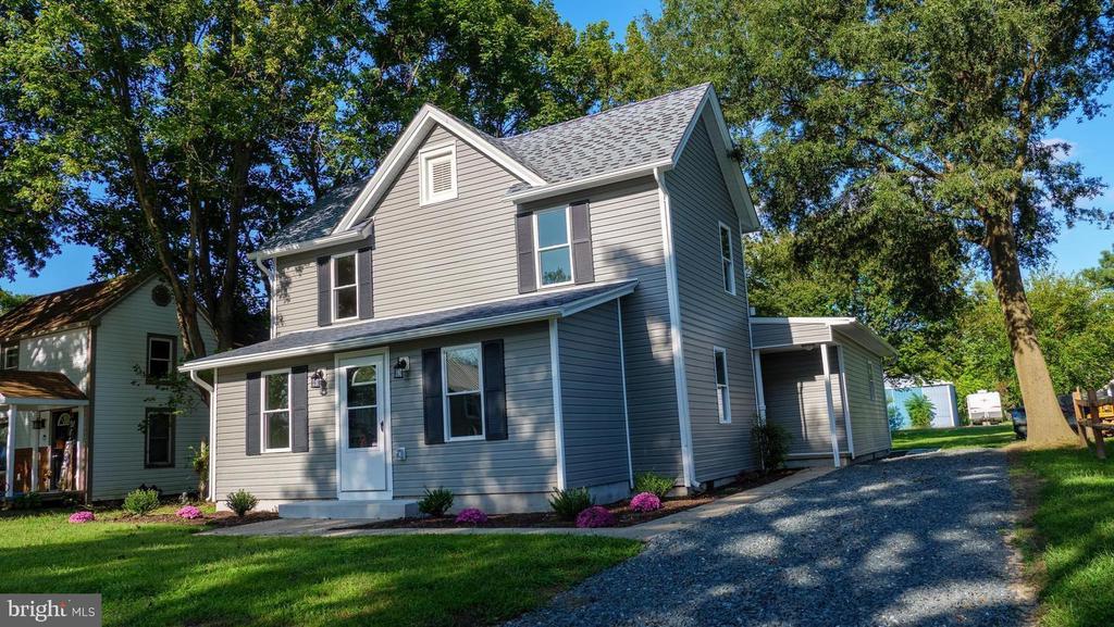 306 CAROLINE AVENUE