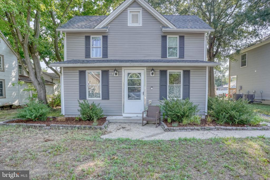 306 CAROLINE AVENUE
