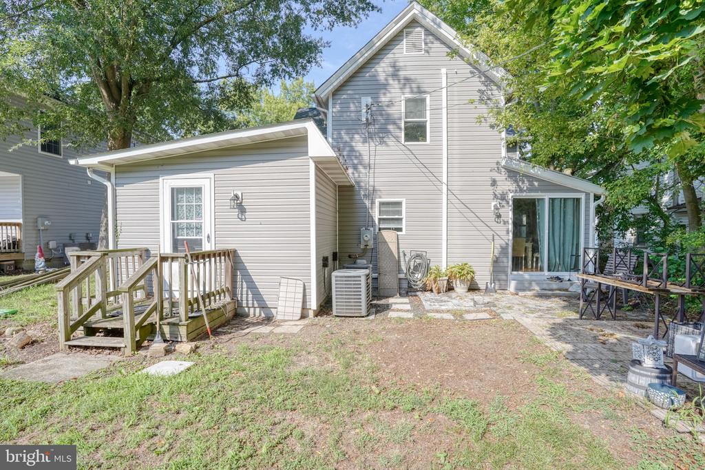 306 CAROLINE AVENUE