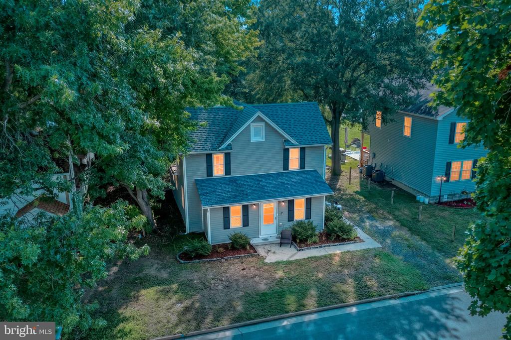 306 CAROLINE AVENUE