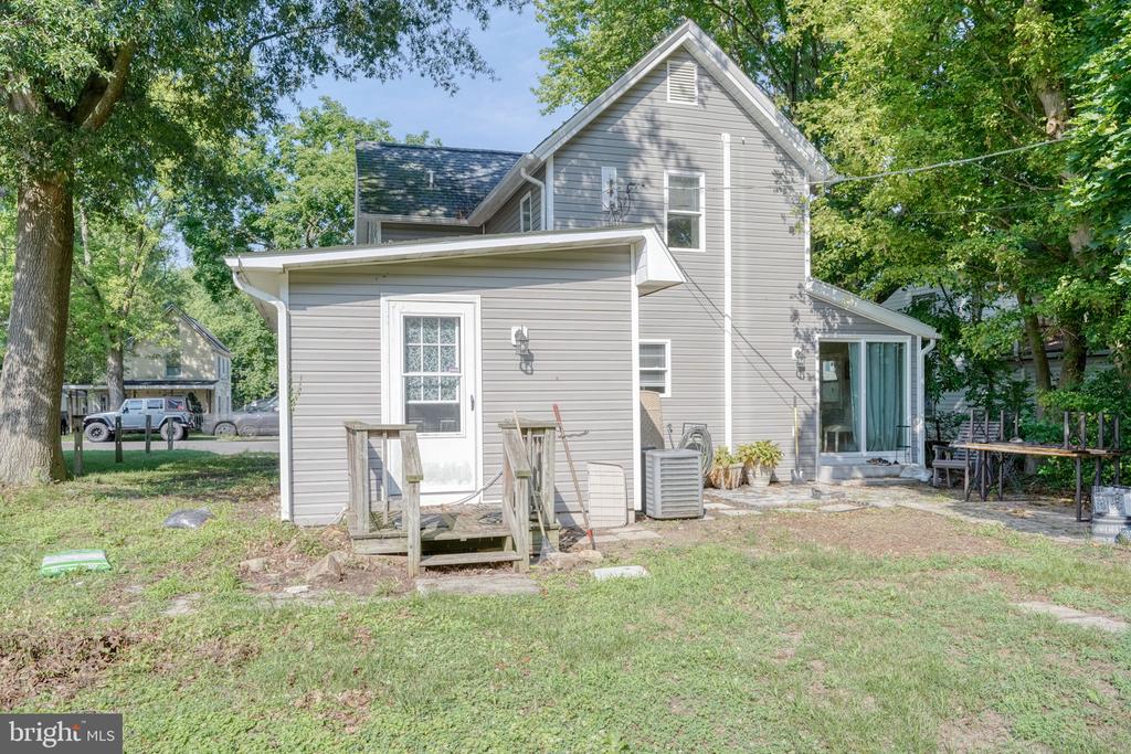 306 CAROLINE AVENUE